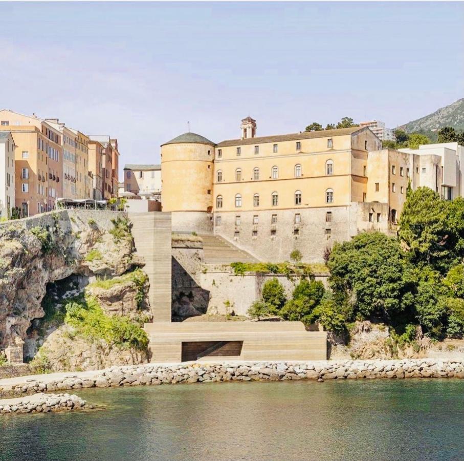 Appartement CASA MANTINUM au coeur de la Citadelle à Bastia  Extérieur photo