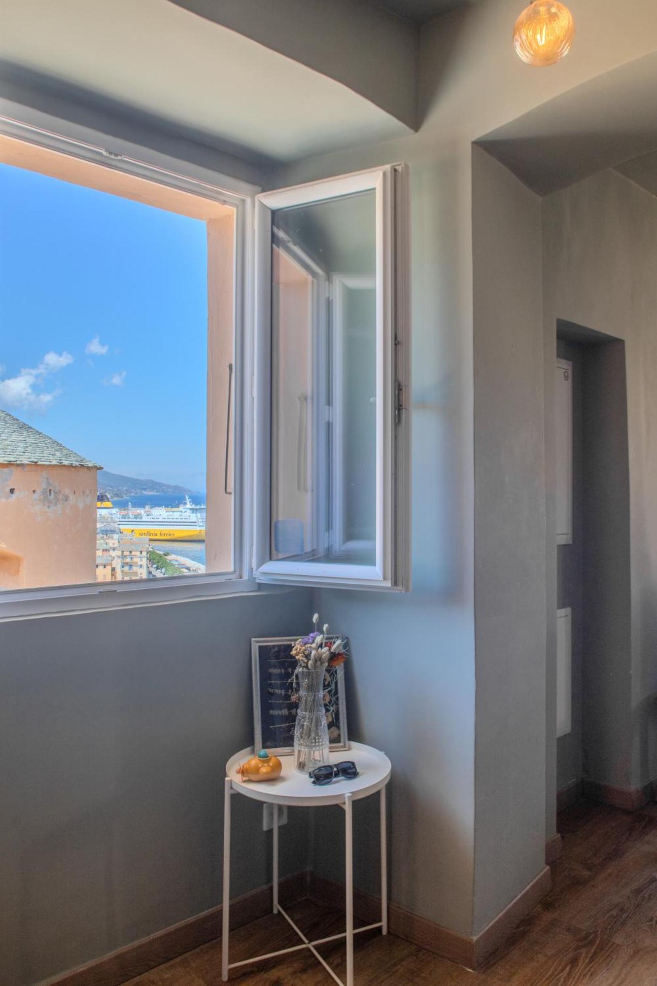 Appartement CASA MANTINUM au coeur de la Citadelle à Bastia  Extérieur photo